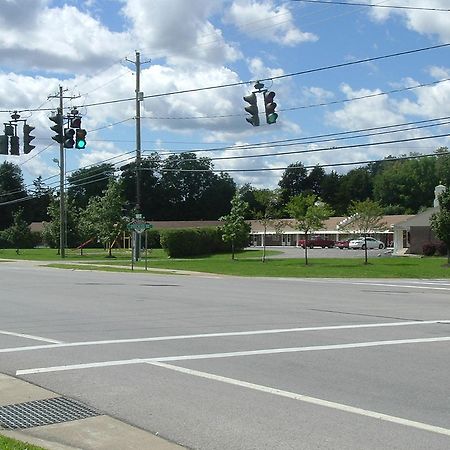 Clarence Fels Three Crown Motel מראה חיצוני תמונה