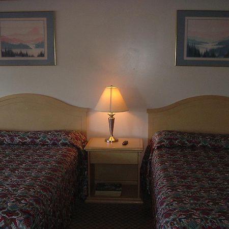 Clarence Fels Three Crown Motel מראה חיצוני תמונה