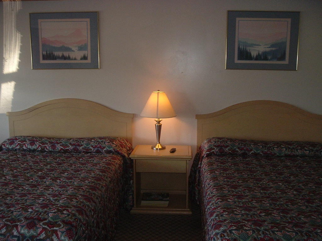 Clarence Fels Three Crown Motel מראה חיצוני תמונה