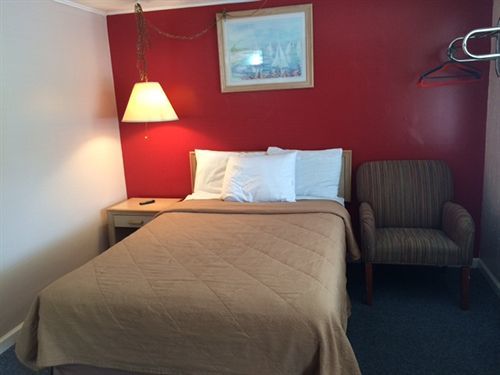 Clarence Fels Three Crown Motel מראה חיצוני תמונה