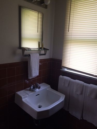 Clarence Fels Three Crown Motel מראה חיצוני תמונה